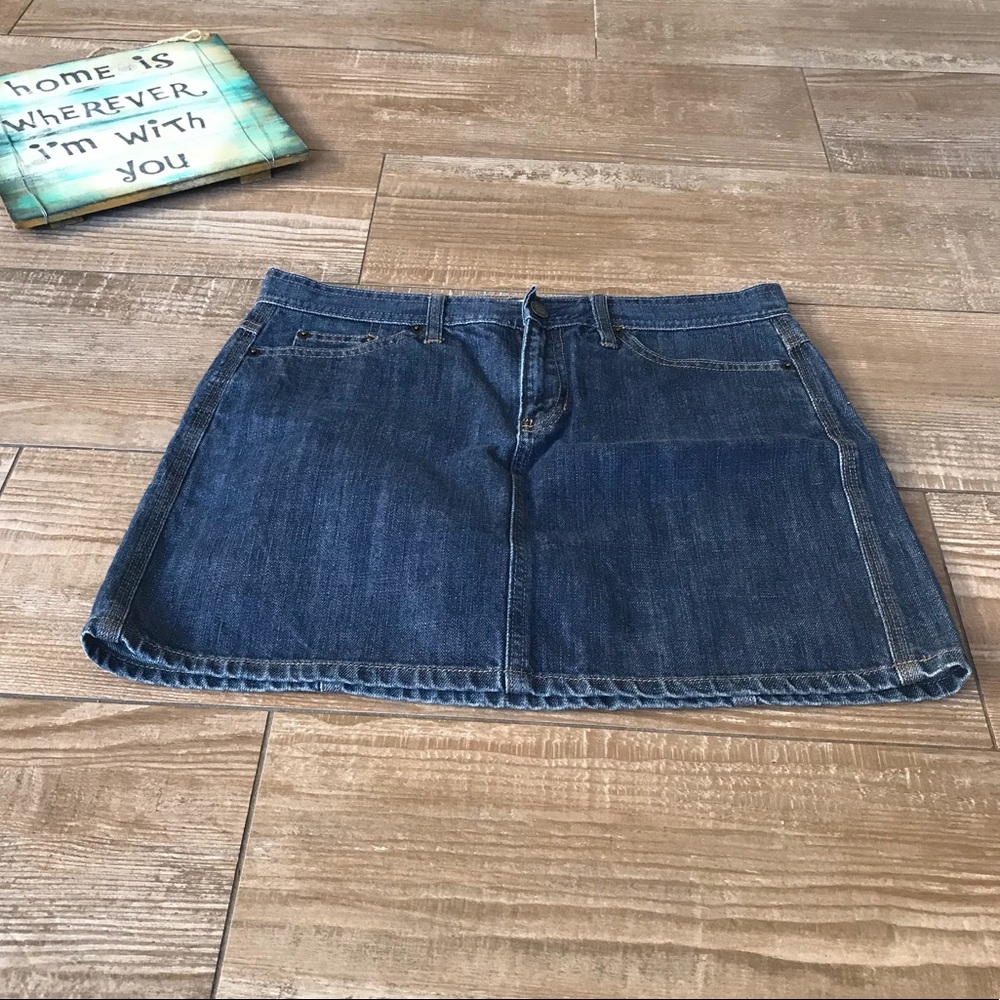 SOLD   GAP Jeans Chic Dark Wash Denim Skirt Size L - Picture 2 of 8